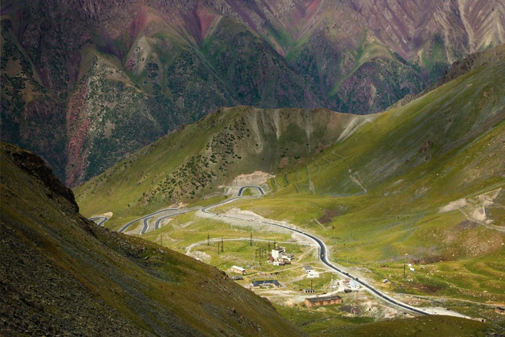 Too Ashuu Mountain Pass